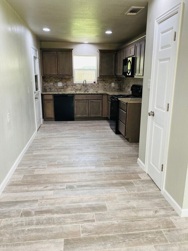 Foto del edificio - 5350 Dewberry Ln, Beaumont, TX 77705