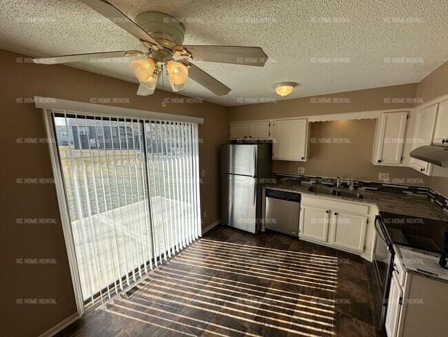 Building Photo - Updated 4 bed 2 bath in Liberty!