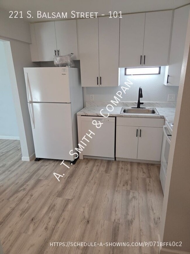 Building Photo - 221 S Balsam St