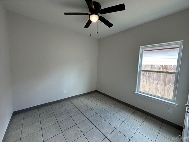 Building Photo - 10 Summit Rd