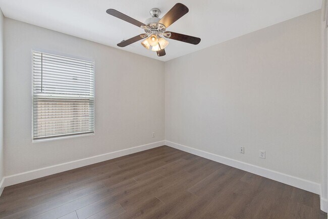 Foto del edificio - SW Visalia Home Rent Ready!!!