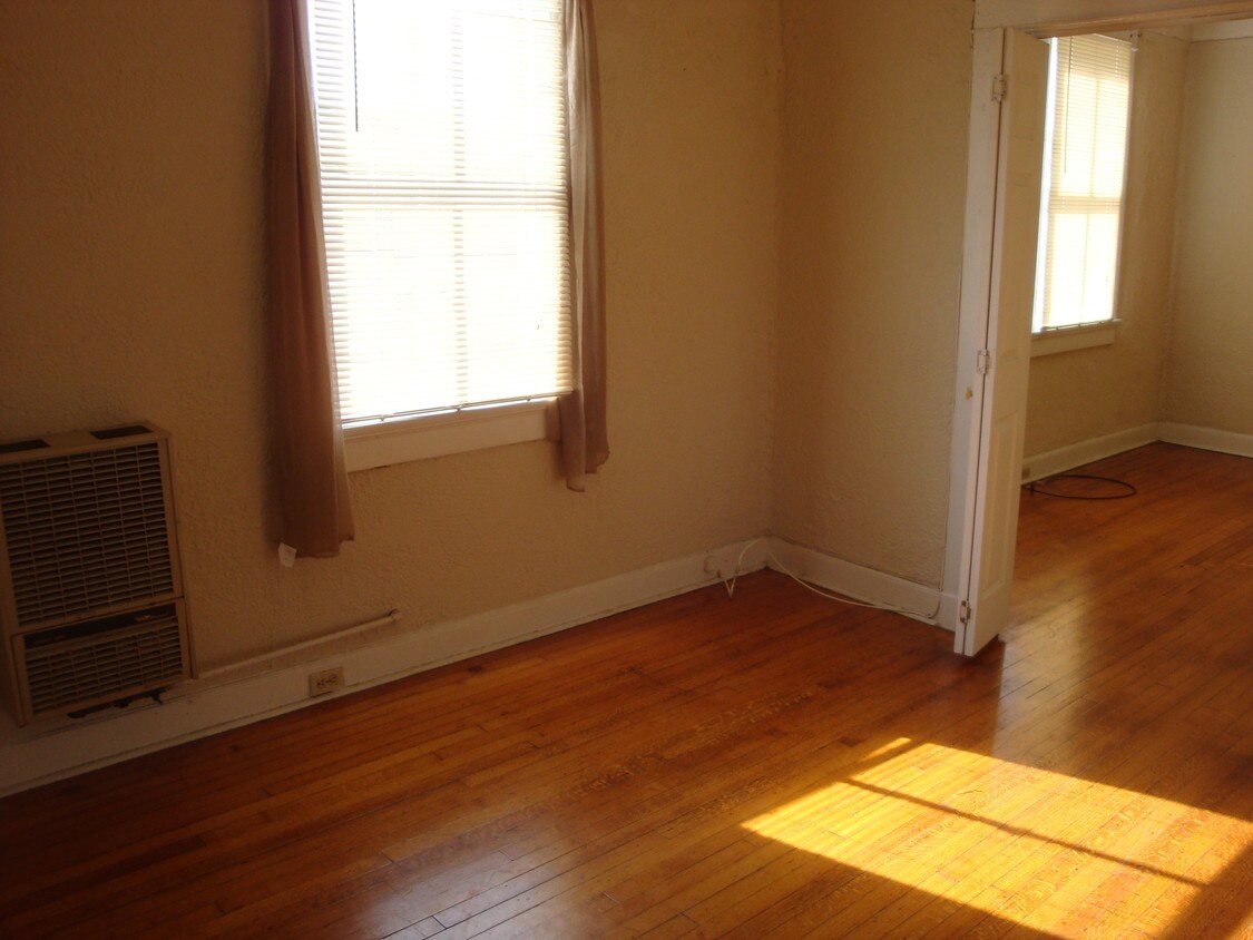 Front room - 1432 St Mary St