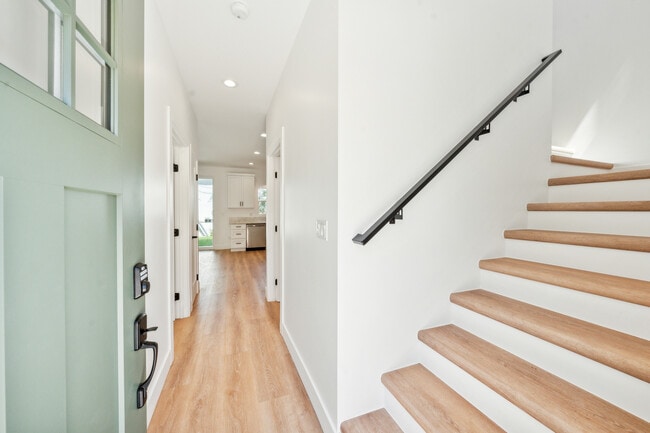 Building Photo - 6009 W 85th Pl