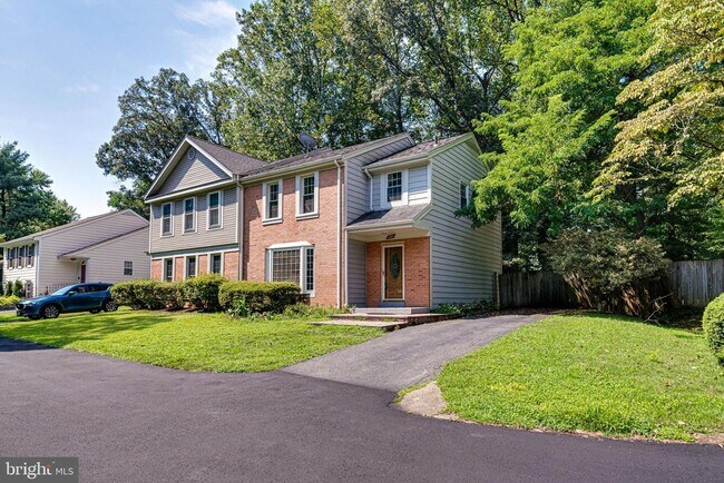 Building Photo - 9995 Hemlock Woods Ln