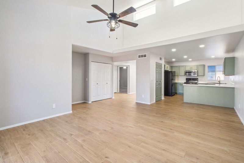 Primary Photo - 220 N 22nd Pl
