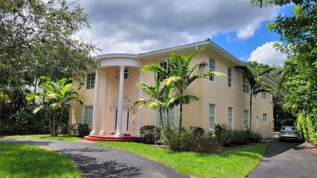 Building Photo - 4850 University Dr
