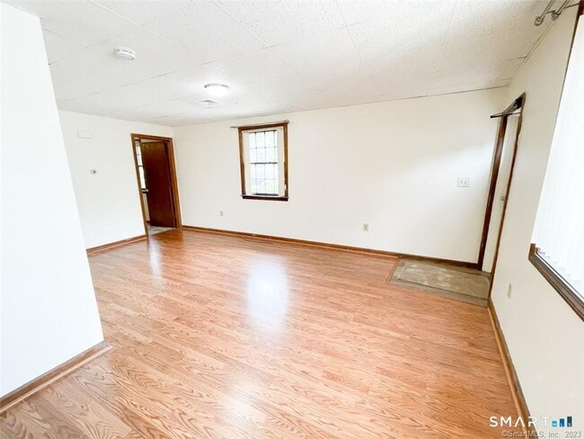 Building Photo - 150 S Cherry St