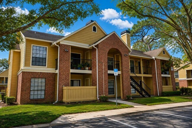 Foto del edificio - 8643 Mallard Reserve Dr