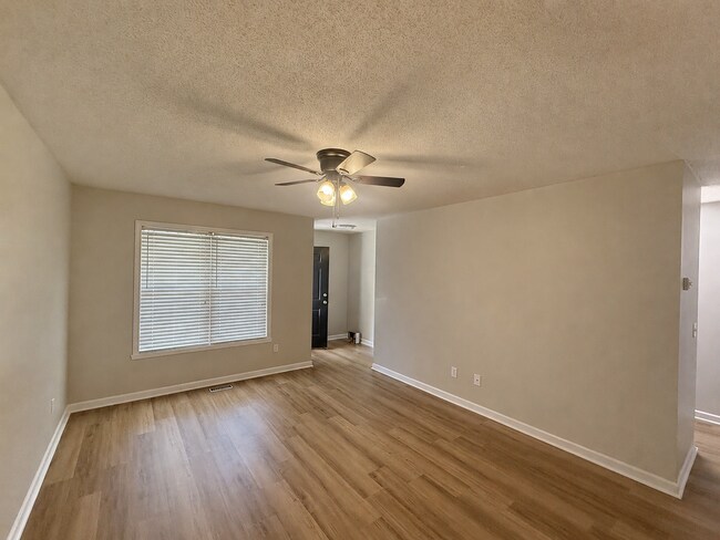 Building Photo - 308 E Gilbreath St