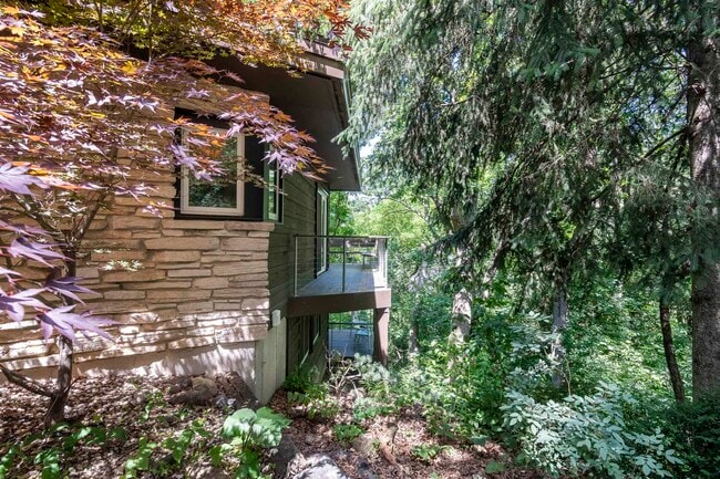 Foto del edificio - 6002 Hammersley Rd