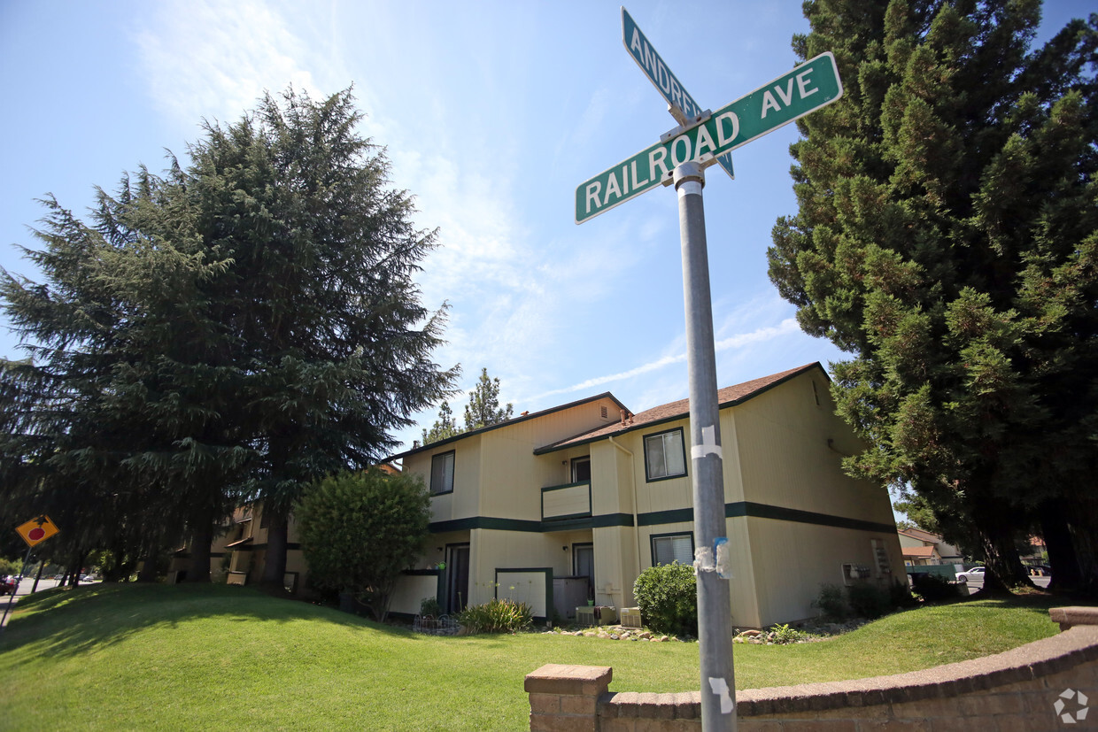 Primary Photo - Shelter Cove Apartments