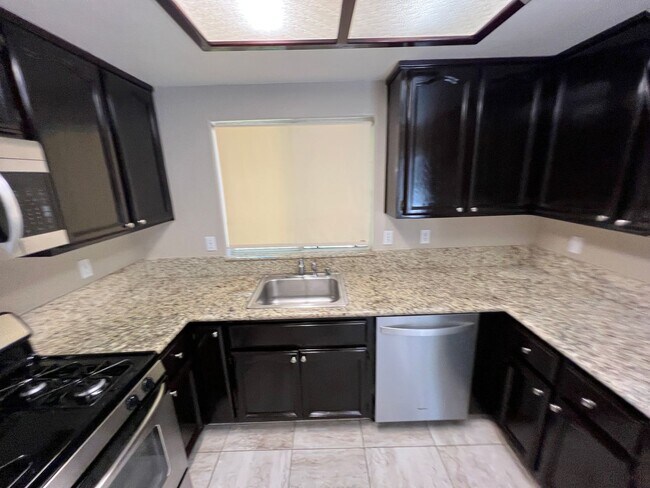 Foto del edificio - Upgraded Orangevale Home on Corner Lot