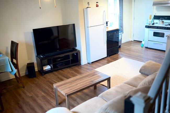 Cocina abierta: perfecta para relajarse - 10207 Oak Ave