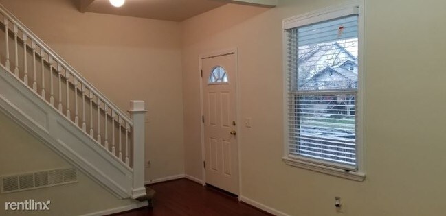Building Photo - 3 br, 1.5 bath Apartment - 1089 Lakepointe St