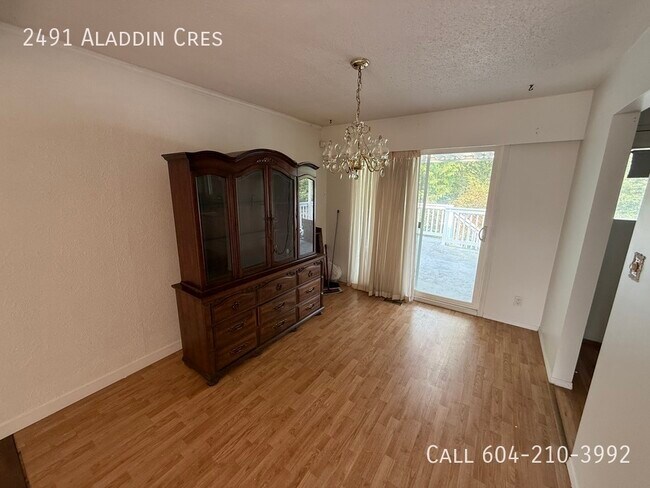 Photo du bâtiment - Spacious 4-Bedroom Home in Abbotsford
