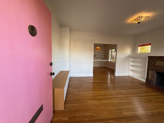 Building Photo - Charming 1920s Alameda East End  2BR+ / 1B...