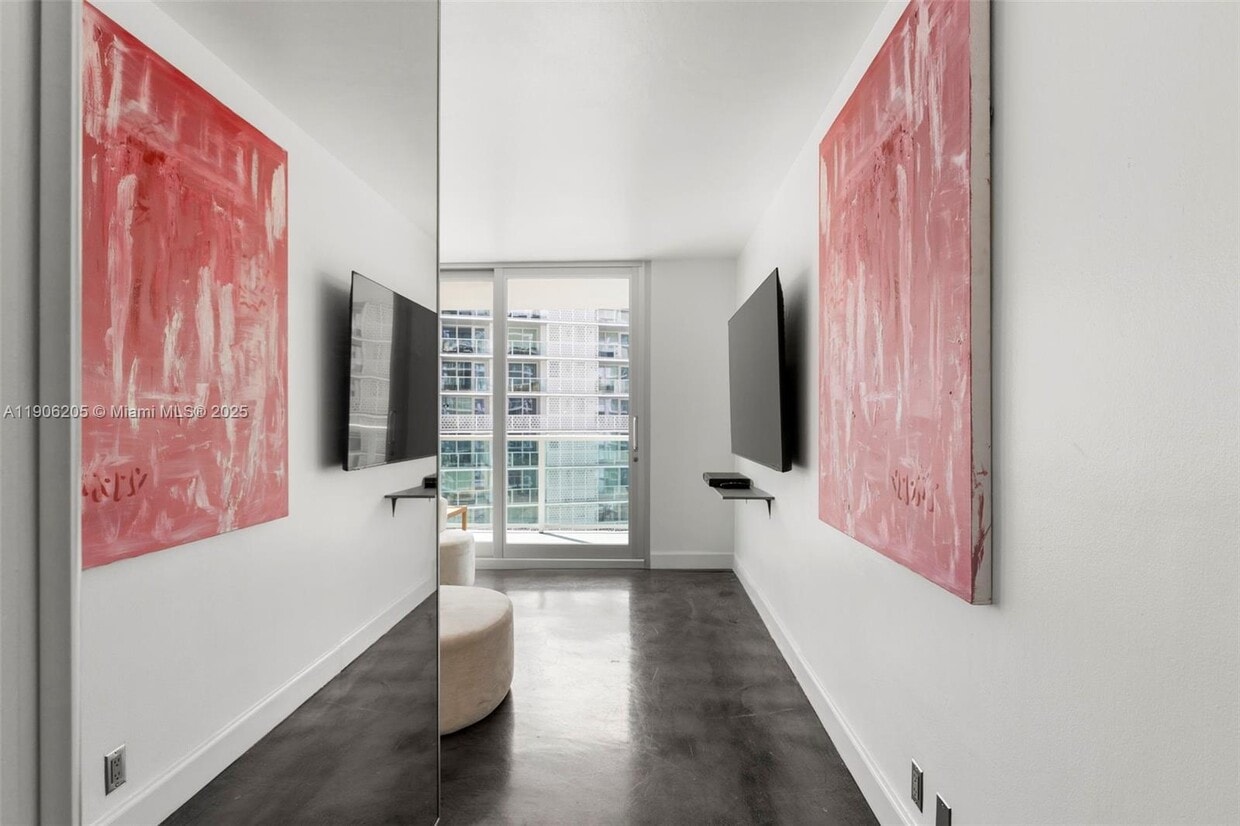 Foto principal - 1000 West Ave