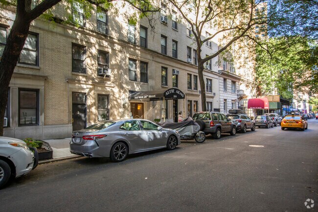245 W 74th St, Nueva York, NY 10023 - Alfie Arms