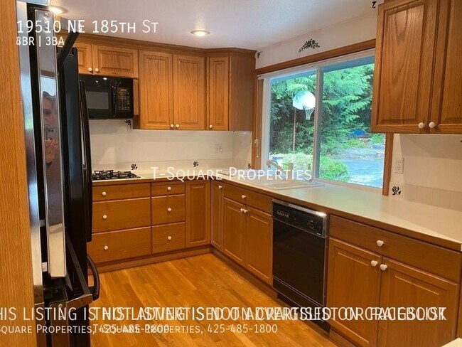 Foto del edificio - JUST REDUCED!!!  $3600 Desired Location in...