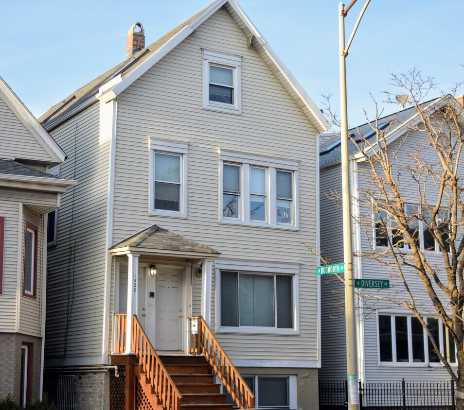 Foto principal - 1528 W Diversey Pky