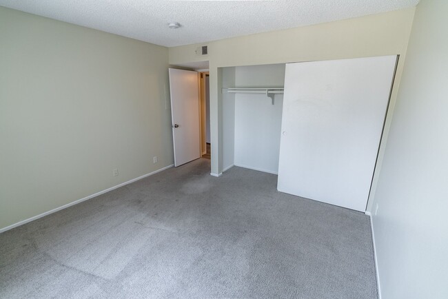 Foto del interior - 17211 Chatsworth Street