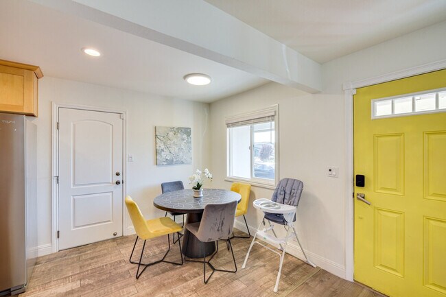 Foto del edificio - 4615 Armour Dr