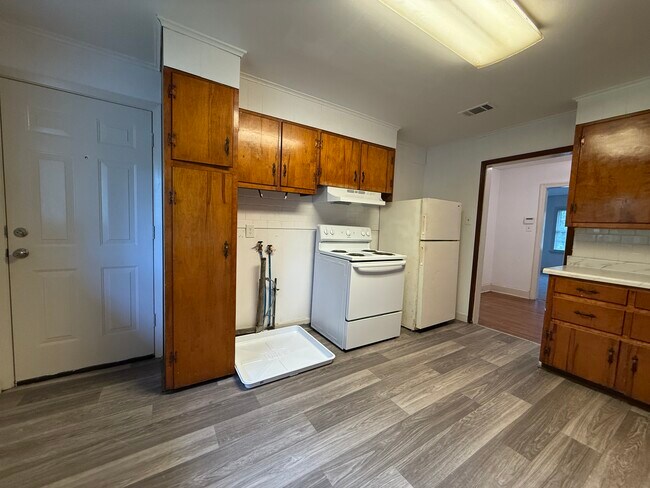 Foto del edificio - 1164/1166 Raymond Road Duplex