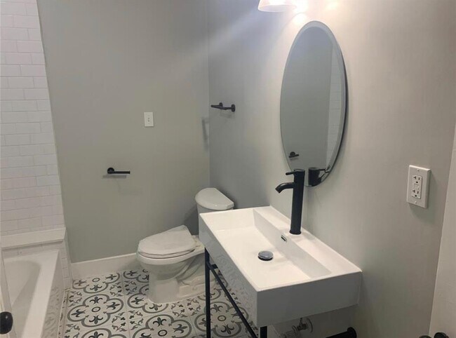 Foto del edificio - 4920 La Branch St