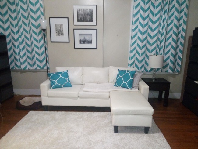 Living room - 1212 Allen Ave