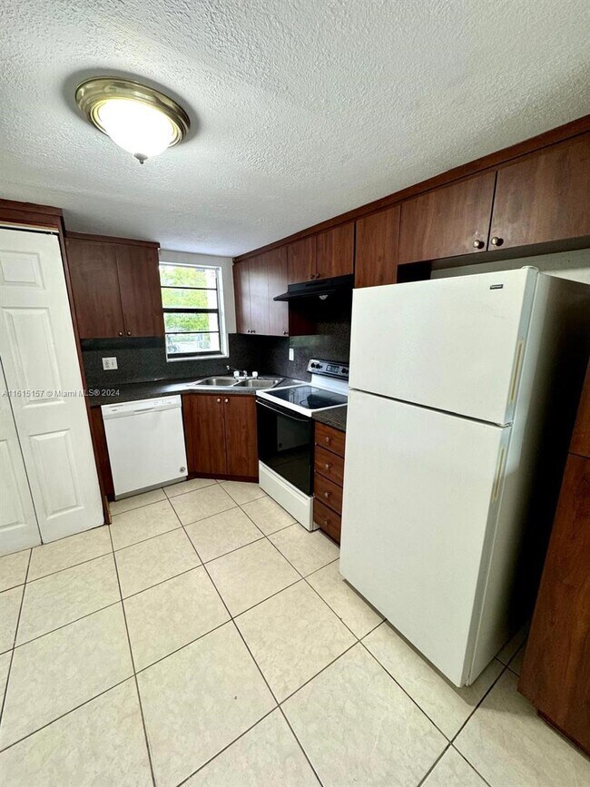 Building Photo - 3751 NW 115th Way