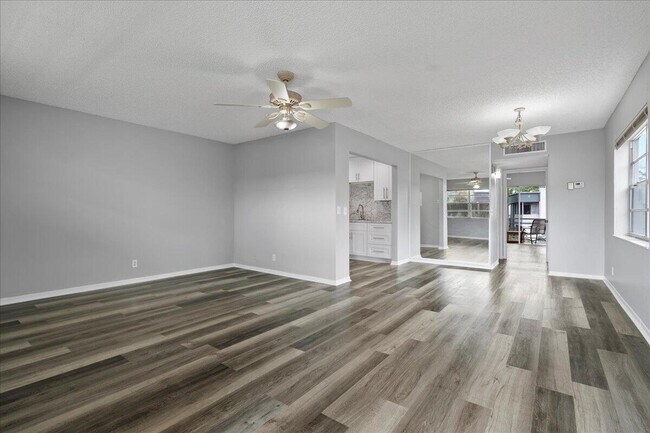 Foto del edificio - 711 Normandy Ln