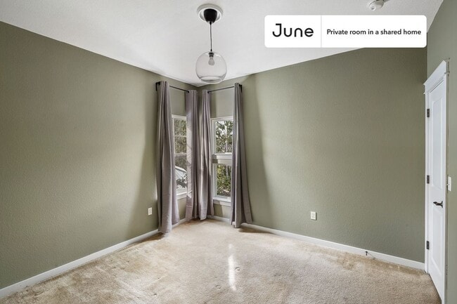 Building Photo - Room in Shared 5 bed/2.5 bath home