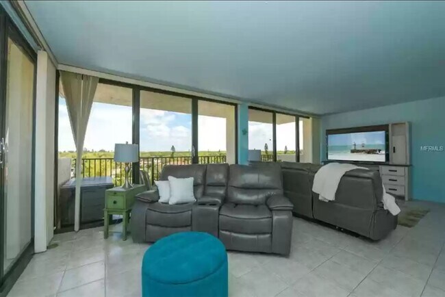 Foto del edificio - 1055 Beach Rd
