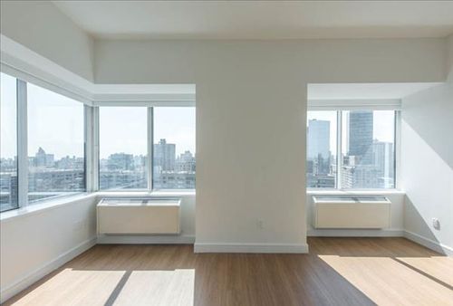 Foto del edificio - 160 Riverside Blvd
