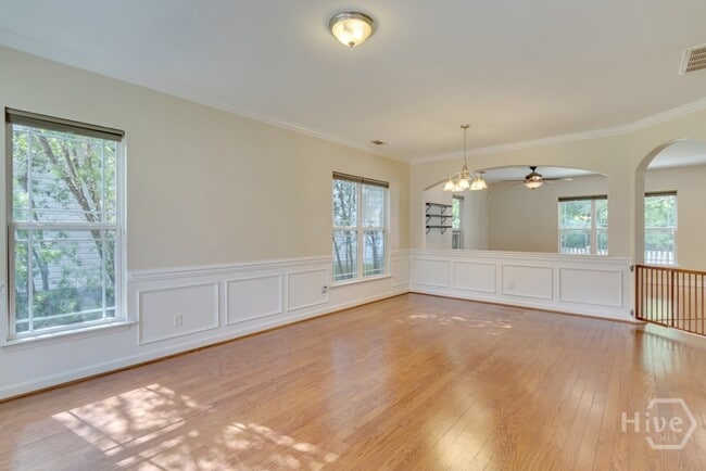 Building Photo - 127 Magnolia Dr
