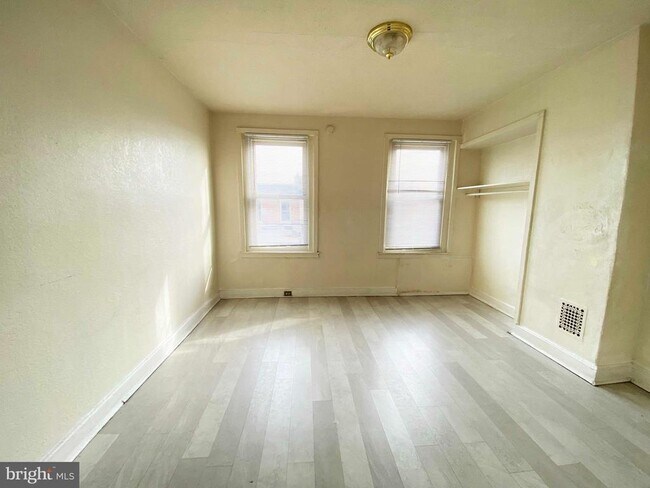 Foto del edificio - 3454 N Water St