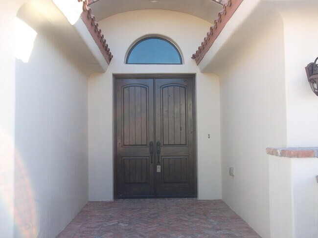 Building Photo - 6284 Wildwood Ct