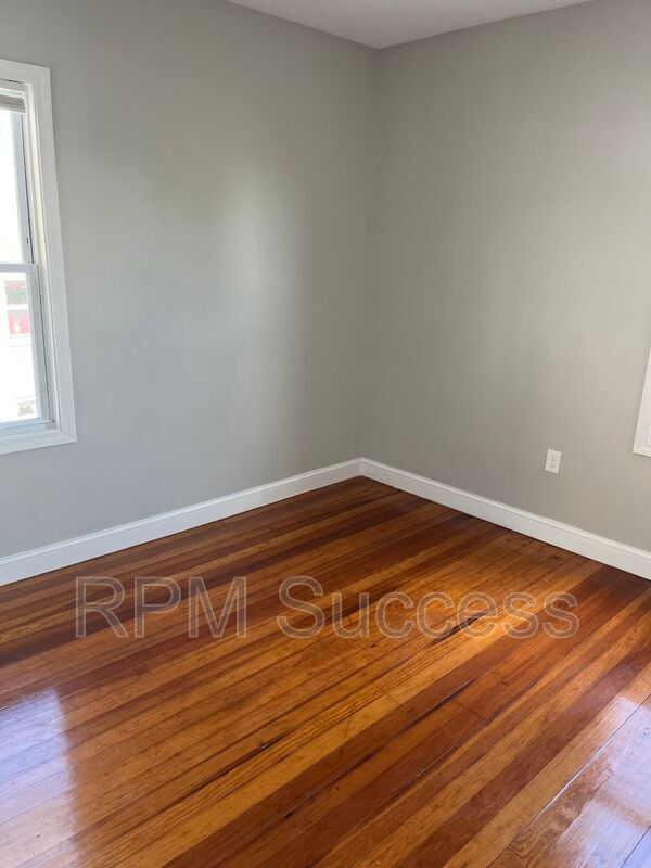 Foto del edificio - 566 Summer St