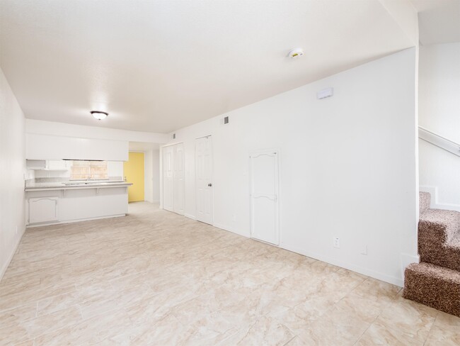 Building Photo - 701 S Encina St
