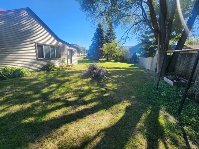 Foto del edificio - Charming 2bd Home in Roseville- Close to E...