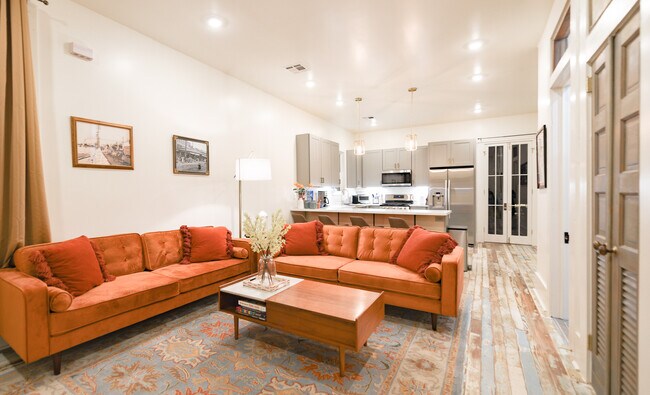Main lining / dining area - open floor plan - 625 Louisa St