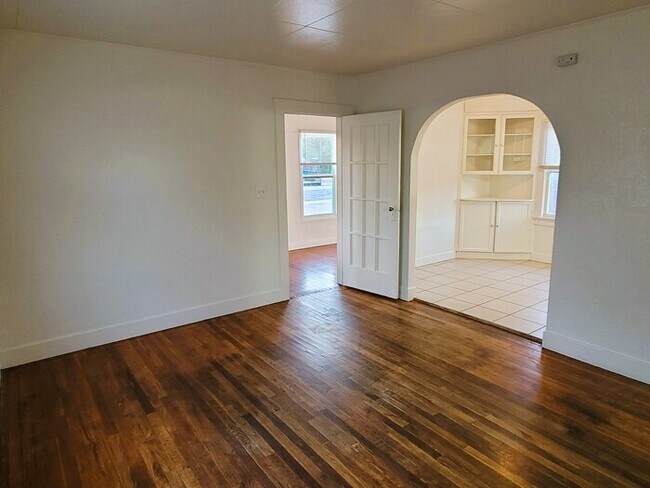 Foto del edificio - Charming Historical Home With A Lot of Cha...
