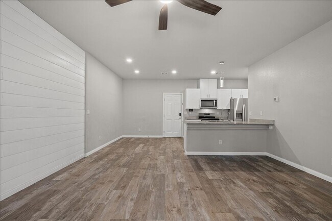 Foto del edificio - 7305 Halo Falls St