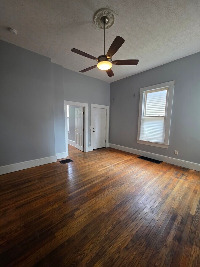 Living room - 212 Center St