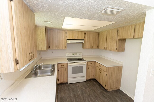 Foto del edificio - 365 Skylark Ln NW