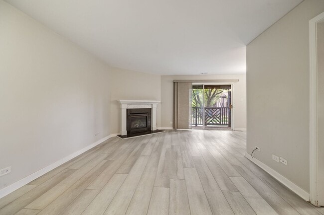 Building Photo - 890 Sheldon Ct