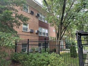 Building Photo - 7526 N Ridge Blvd