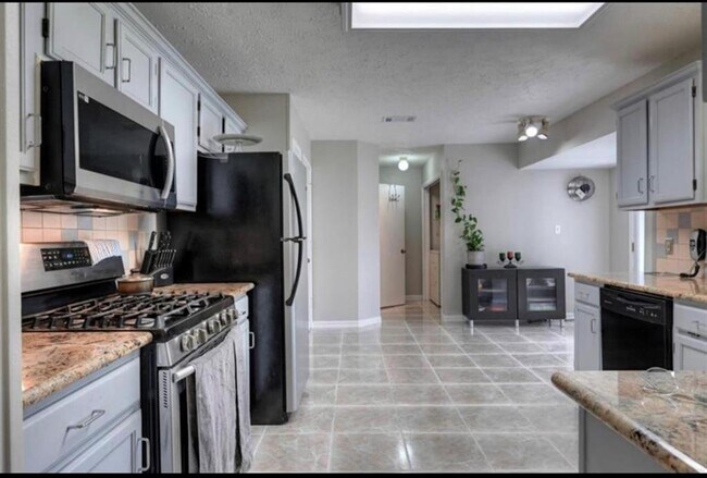 Foto del edificio - 12319 Grove Meadow Dr