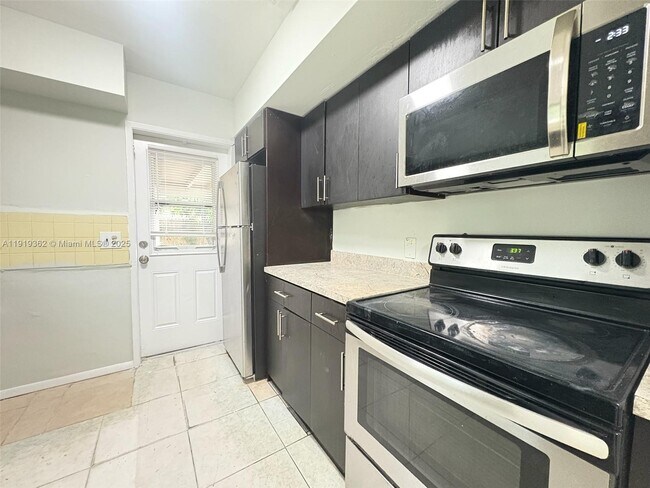 Foto del edificio - 1900 NW 12th Ave