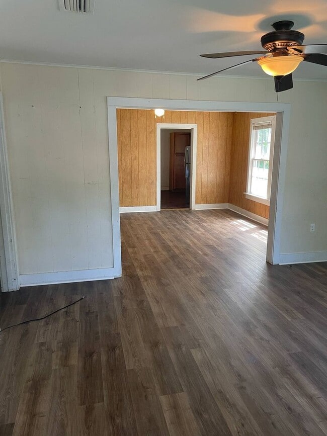 Building Photo - Section 8/Housing Voucher Accepted. MINDEN...